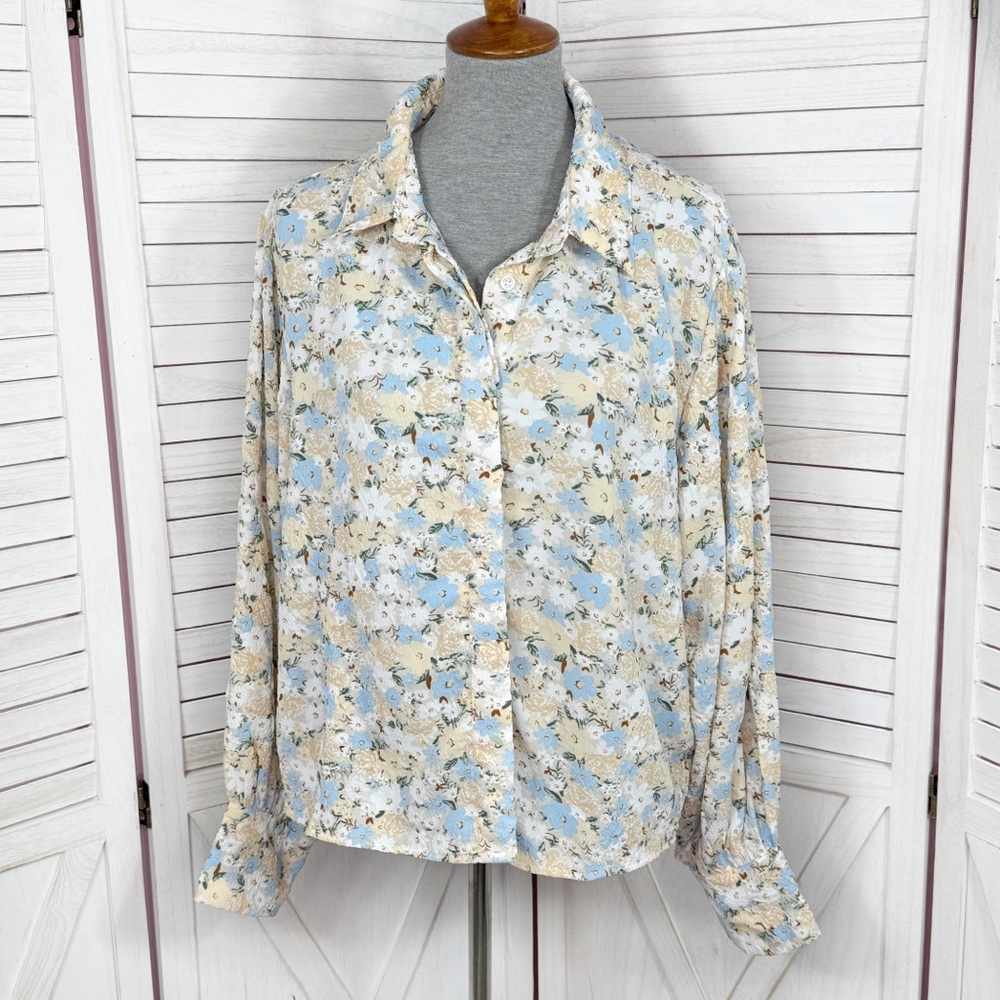 OAT New York Floral Dual‎ Texture Button Up Blouse Beige Multi Large